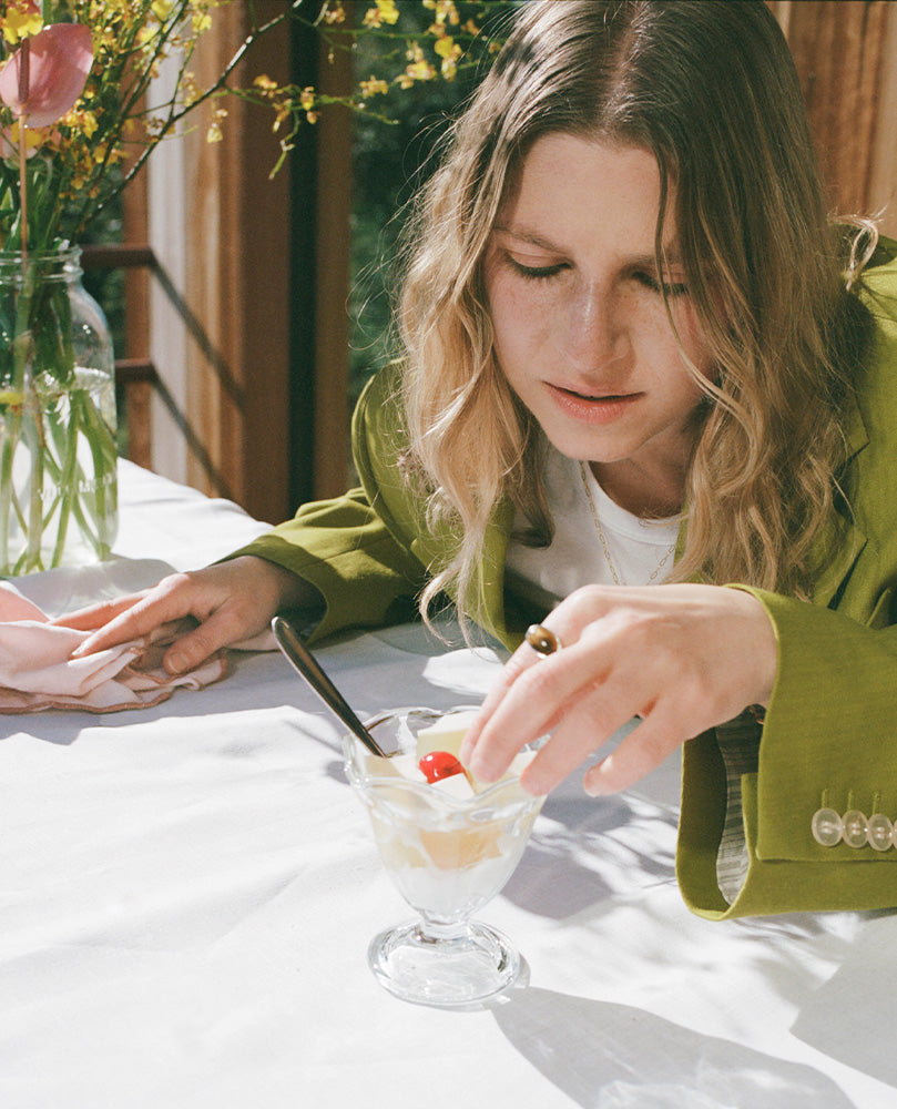 Gelée founder Zoe assembling a dessert cup at an outdoor table